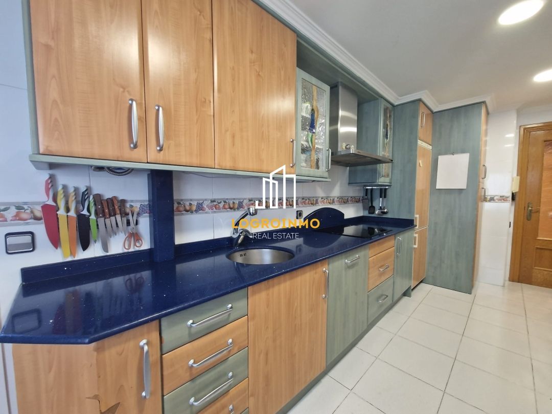 Kitchen of Flat for sale in  Logroño  with Heating, Terrace and Storage room