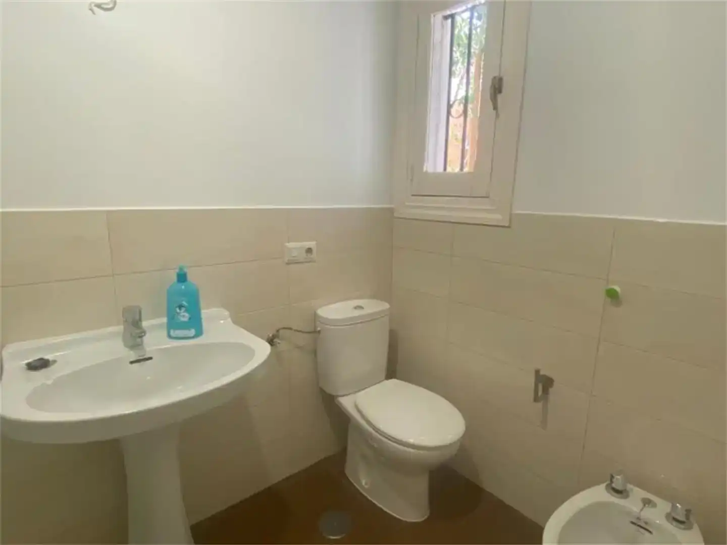 Baño de Casa o chalet de alquiler en Madrid con Jardín privado, Parquet y Balcón