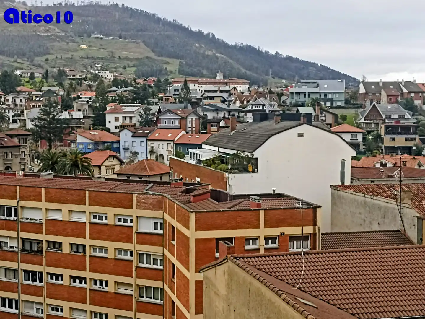 Vista exterior de Piso en venta en Oviedo  con Calefacción, Parquet y Terraza