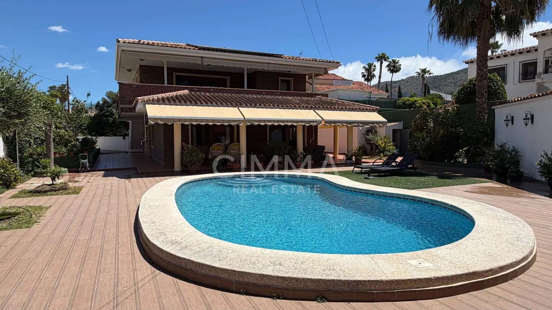 Piscina de Casa o xalet en venda en Benidorm amb Aire condicionat, Calefacció i Jardí privat