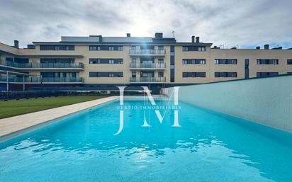 Swimming pool of Duplex for sale in Terrassa  with Air Conditioner, Heating and Parquet flooring