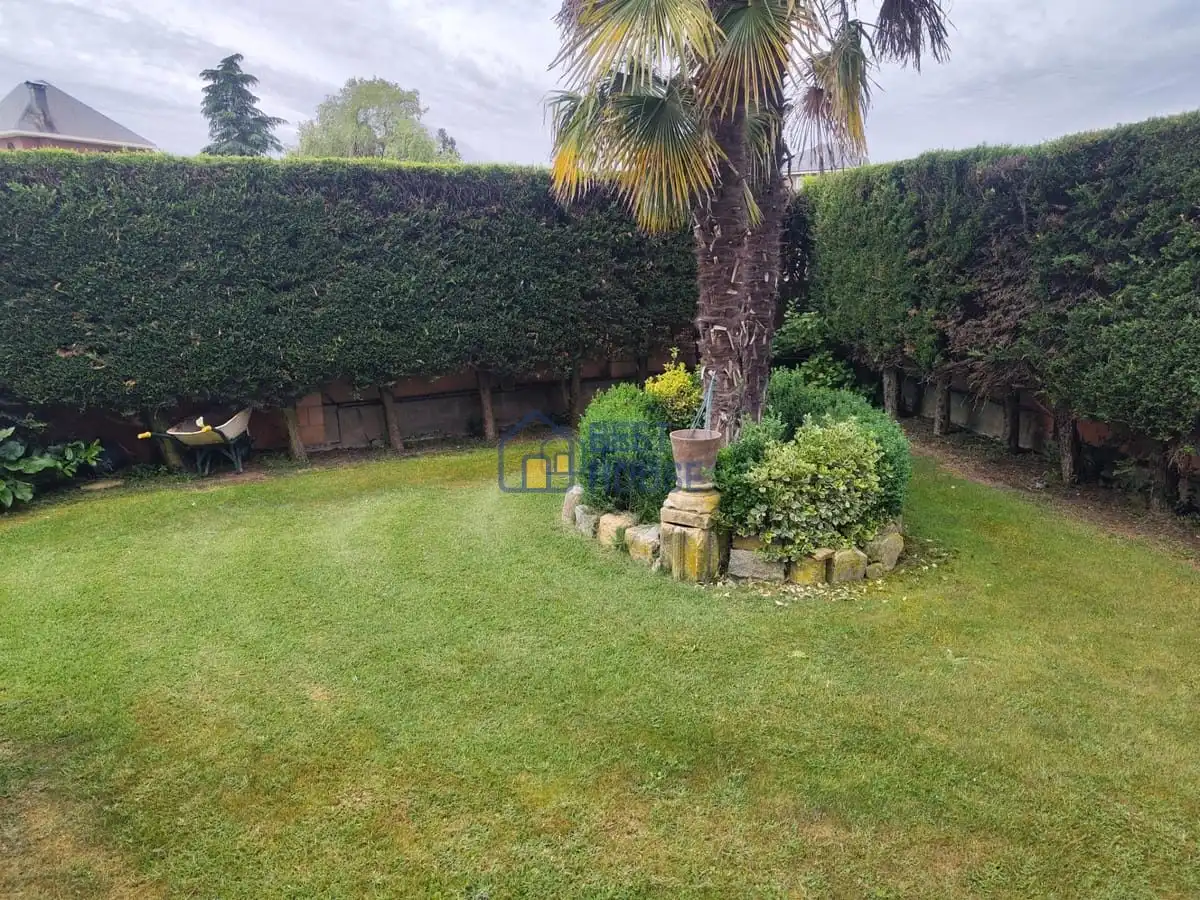 Jardí de Casa o xalet en venda en San Andrés del Rabanedo amb Calefacció, Jardí privat i Parquet