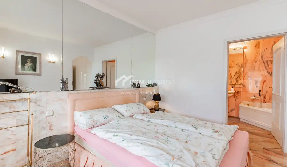 Habitación de Casa o chalet en venta en Arona con Terraza, Piscina y Amueblado