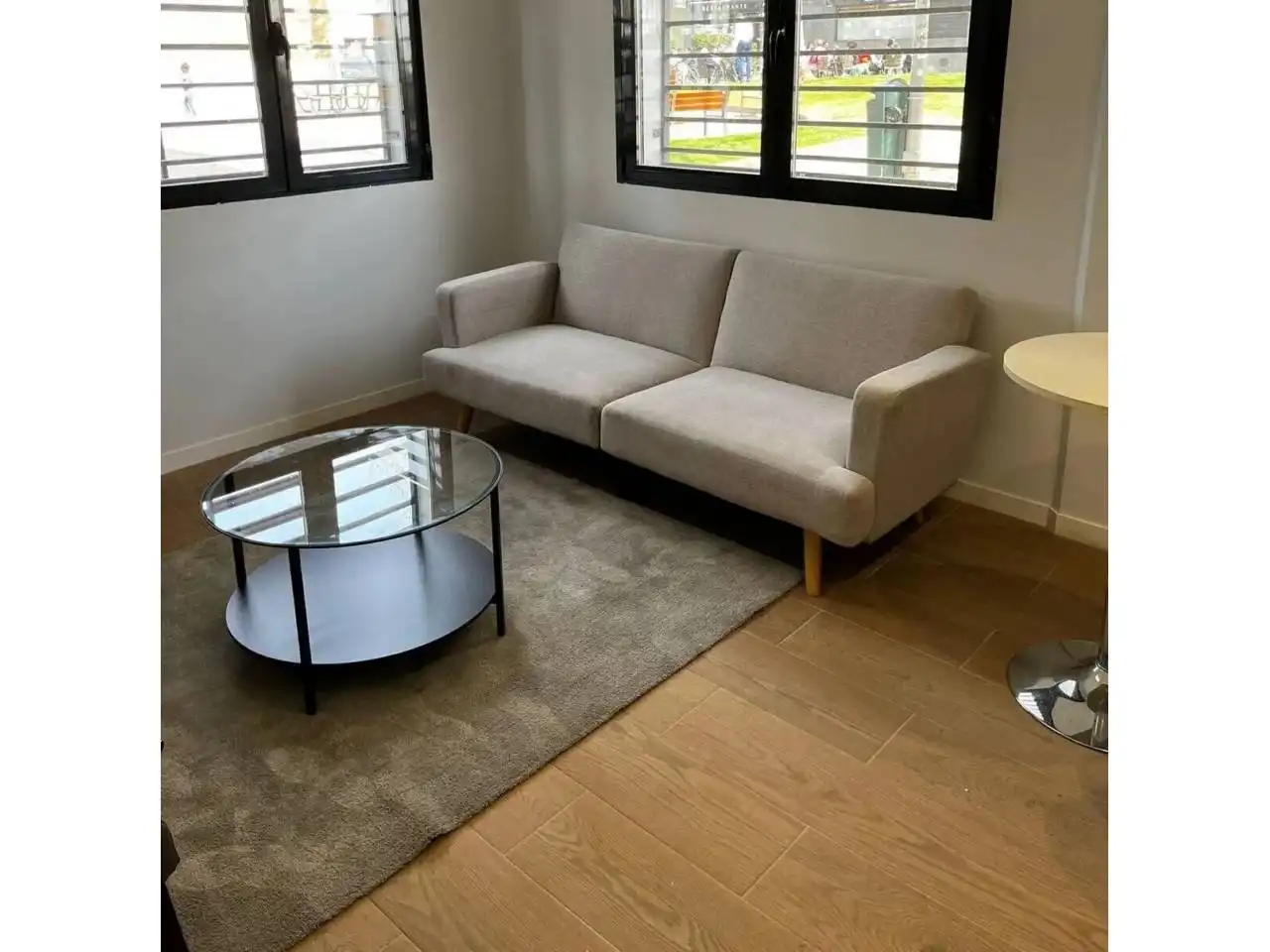 Sala d'estar de Estudi en venda en Barcelona amb Aire condicionat, Moblat i Alarma