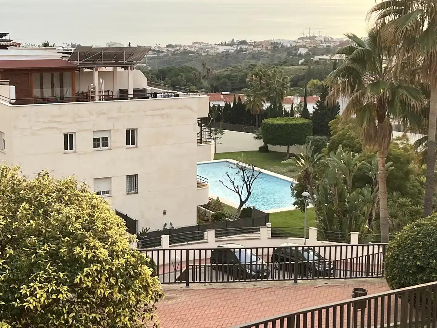 Vista exterior de Pis en venda en Rincón de la Victoria amb Aire condicionat i Piscina