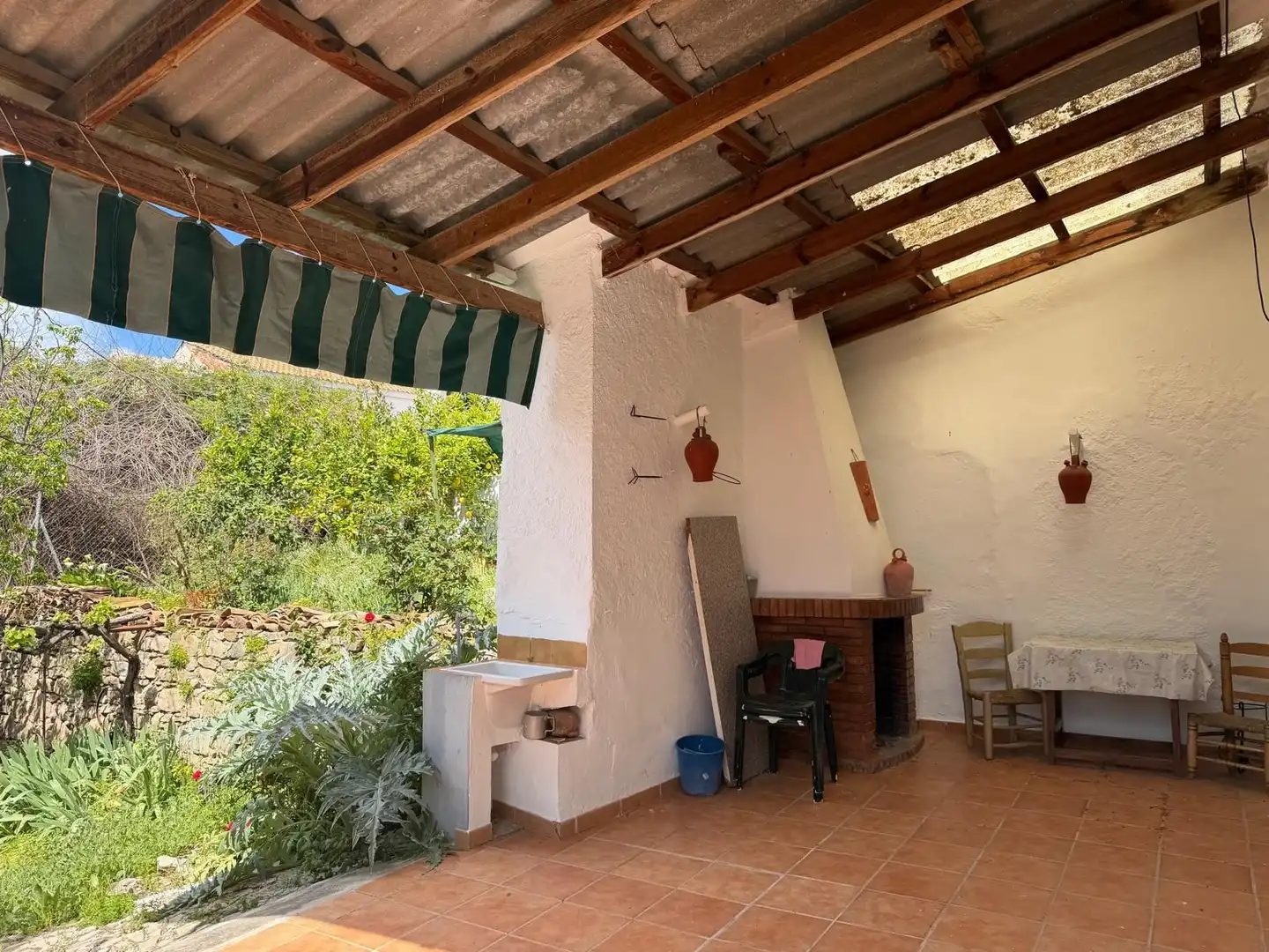 Casa rústica amb jardí en venda a Polígono poligono