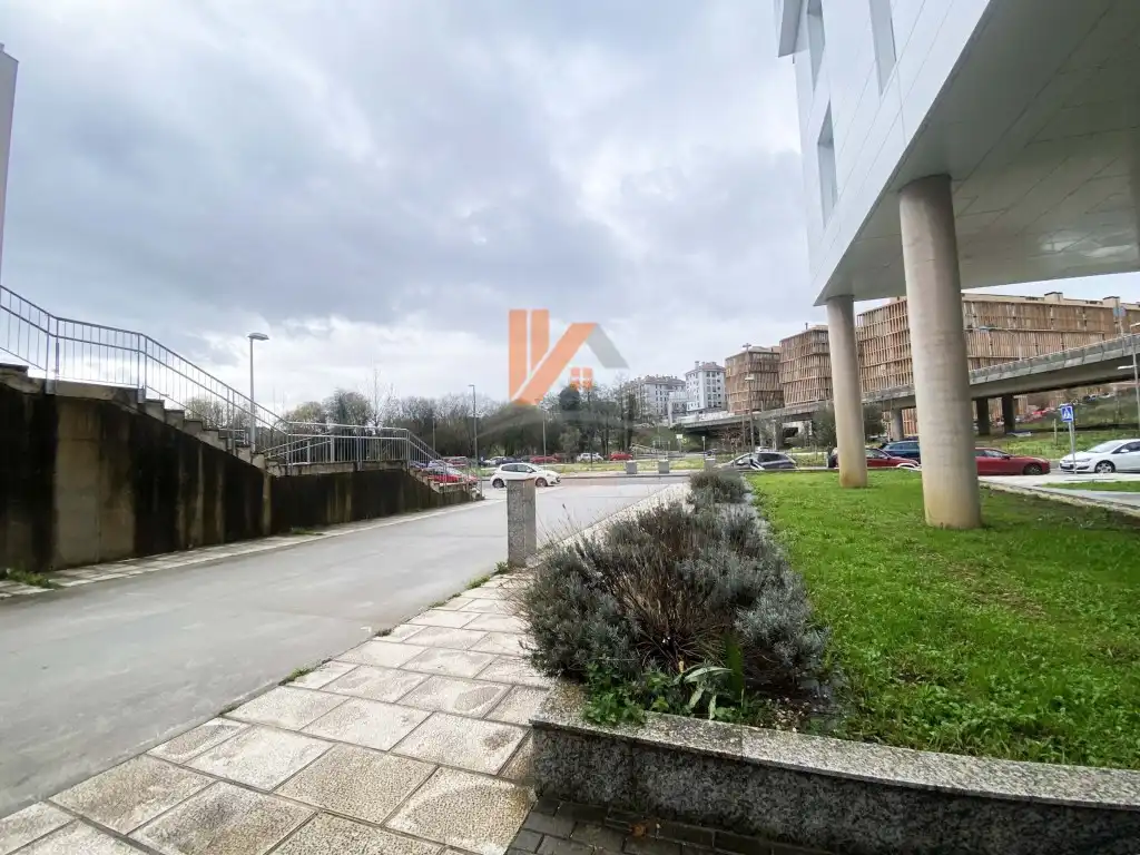 Vista exterior de Garatge en venda en Santiago de Compostela 