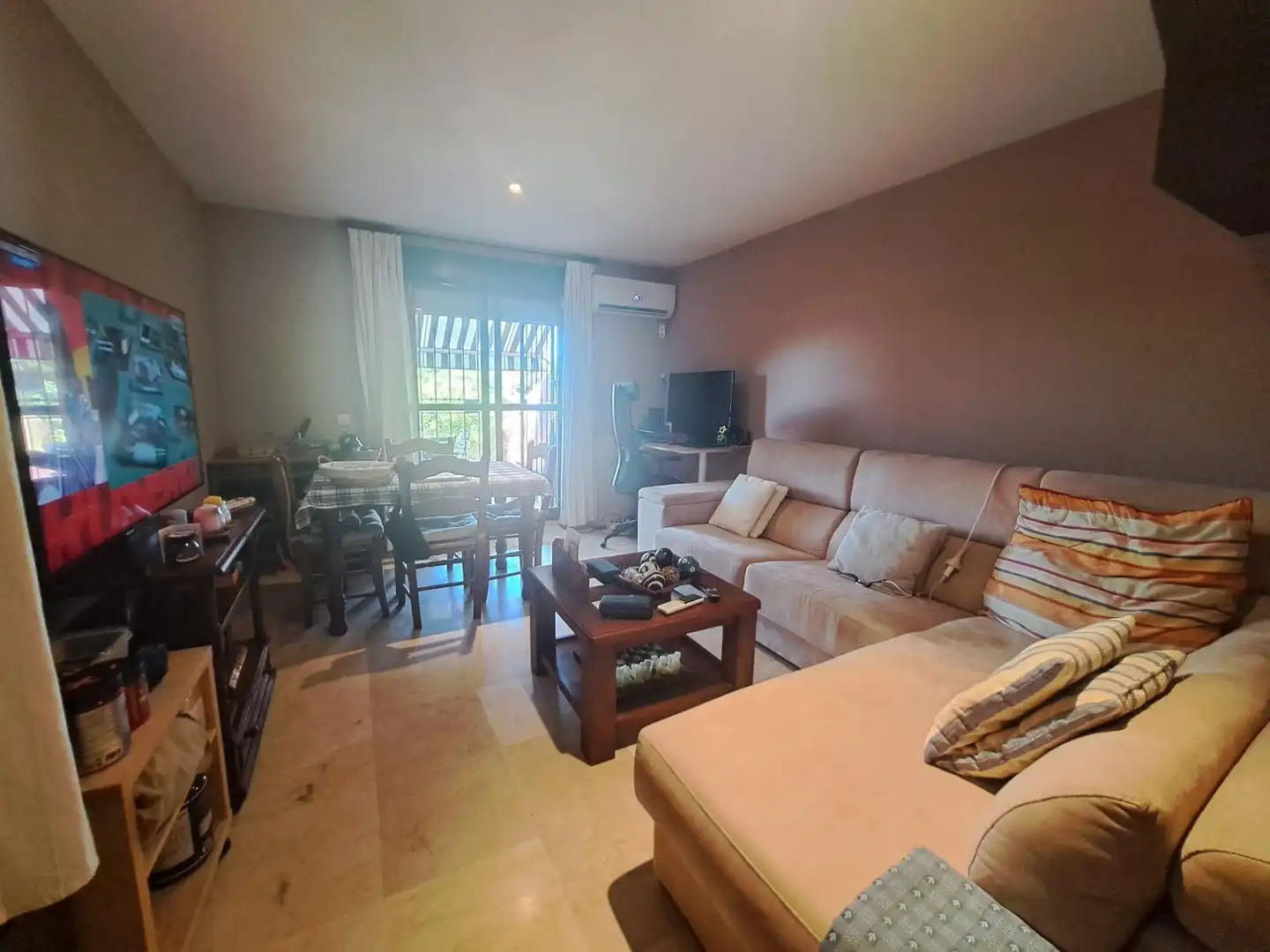 Sala d'estar de Casa adosada en venda en Chiclana de la Frontera amb Aire condicionat, Calefacció i Jardí privat