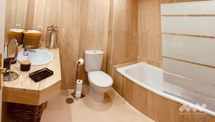 Bathroom of Flat for sale in Marbella  with Air Conditioner, Terrace and Community pool