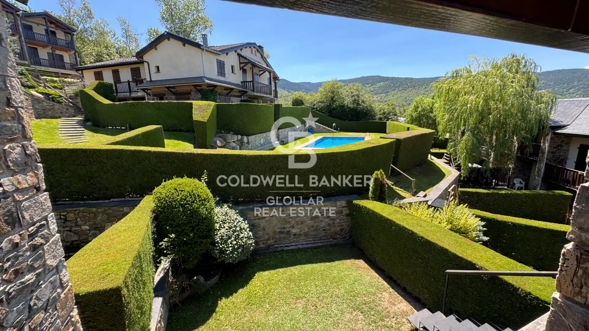 Garten von Einfamilien-Reihenhaus zum Verkauf in Osséja mit Privatgarten, Parkett und Terrasse