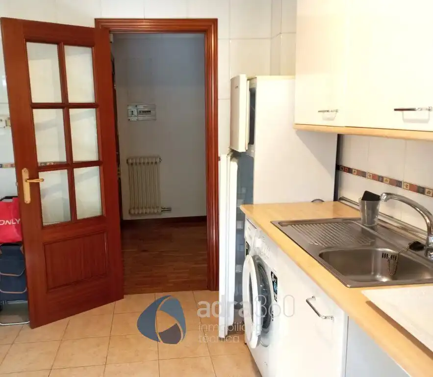 Kitchen of Flat for sale in  Logroño  with Heating and Storage room
