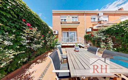 Jardí de Casa adosada en venda en Alcalá de Henares amb Aire condicionat i Terrassa