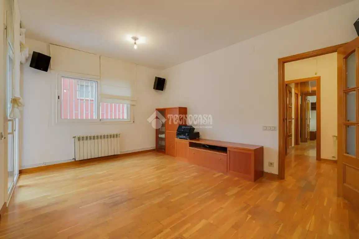 Piso en venta en Barcelona con Calefacción y Balcón