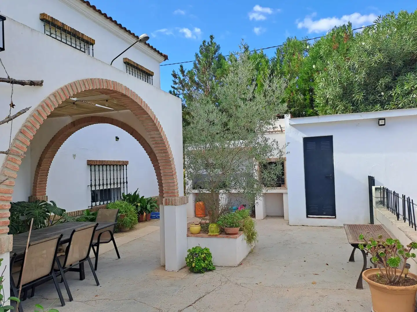 Jardí de Casa o xalet en venda en Cantillana amb Aire condicionat, Calefacció i Jardí privat
