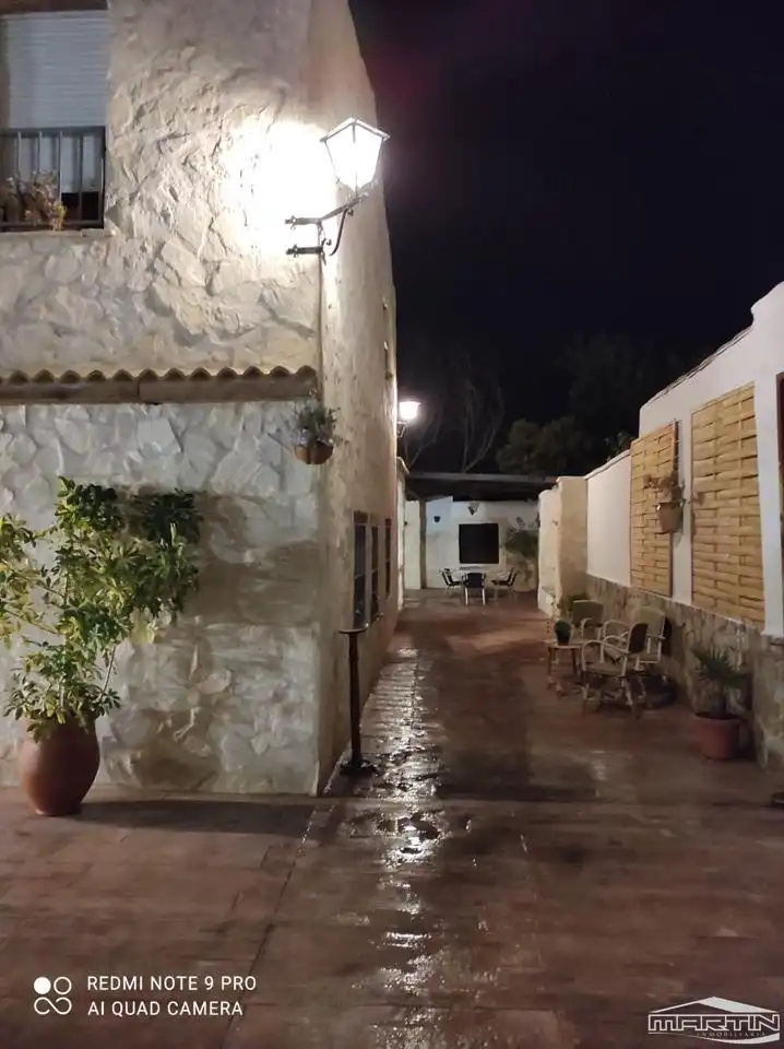 Vista exterior de Casa o xalet en venda en Cabra amb Terrassa, Traster i Piscina