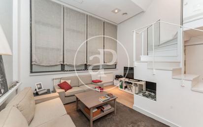 Living room of Flat for sale in  Madrid Capital  with Air Conditioner, Heating and Private garden