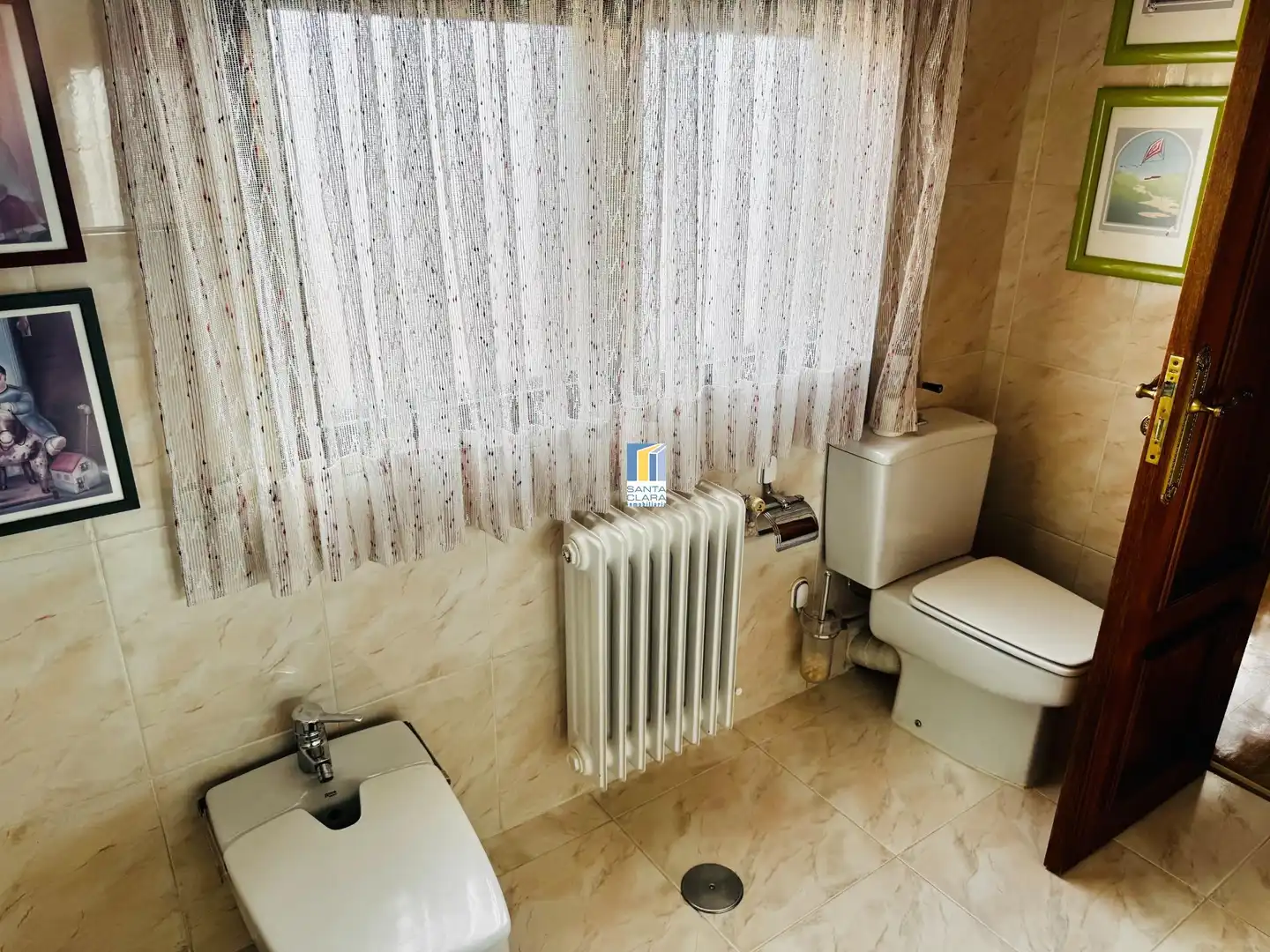 Badezimmer von Dachboden zum Verkauf in Zamora Capital  mit Heizung, Parkett und Terrasse