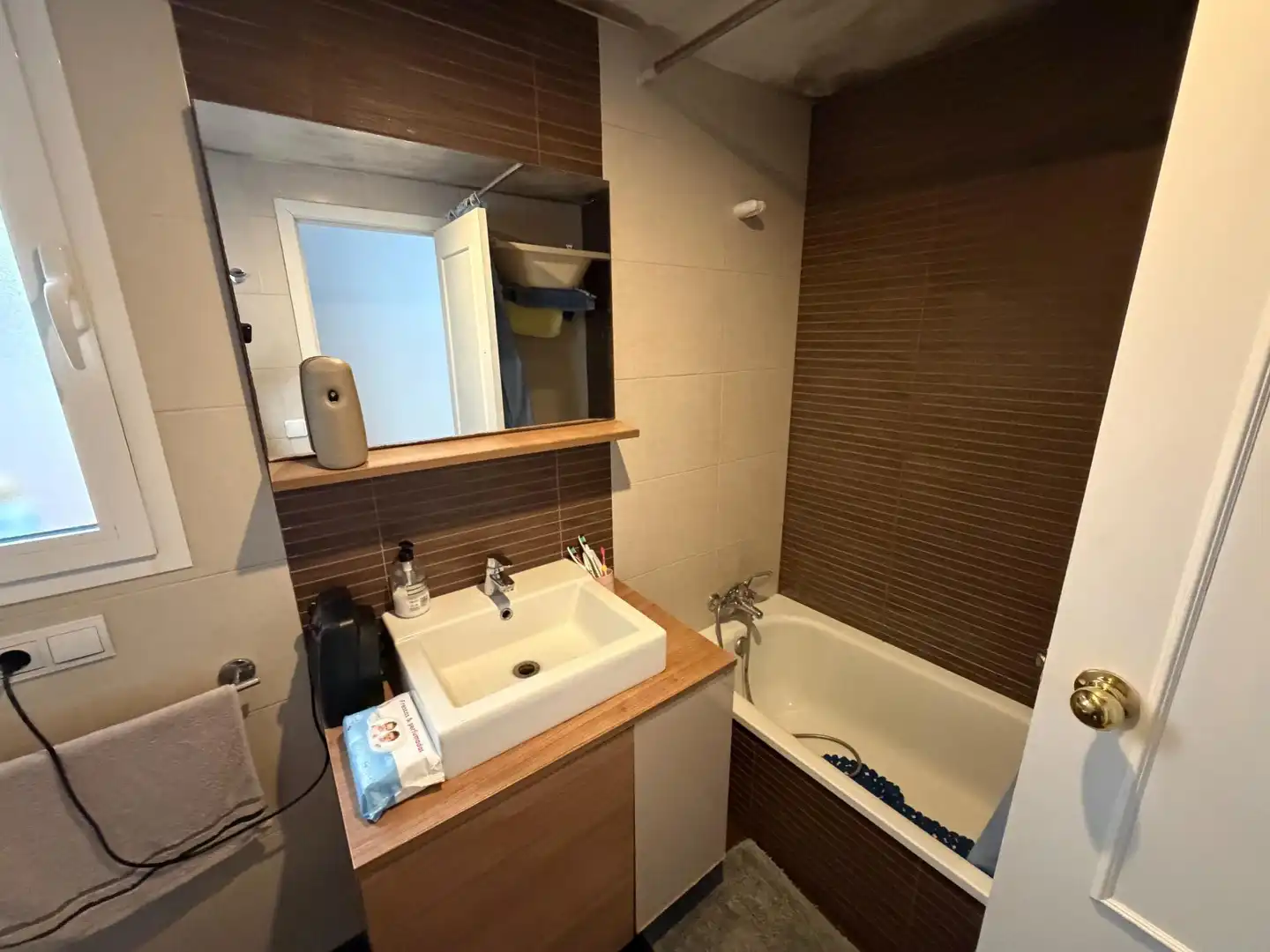 Baño de Piso en venta en Silla con Balcón