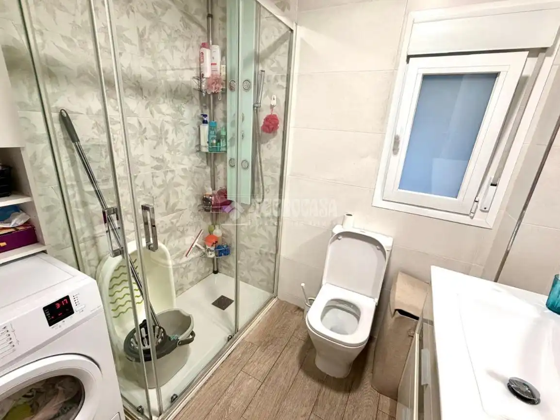Baño de Piso en venta en Móstoles con Aire acondicionado, Calefacción y Alarma