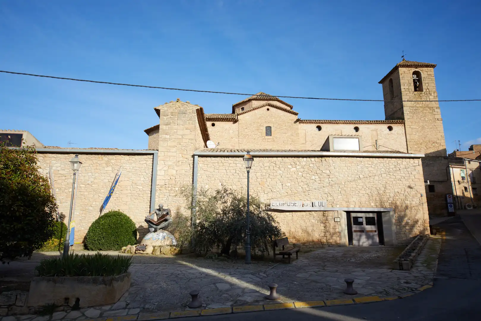 Vista exterior de Piso en venta en La Pobla de Cérvoles con Calefacción, Parquet y Balcón