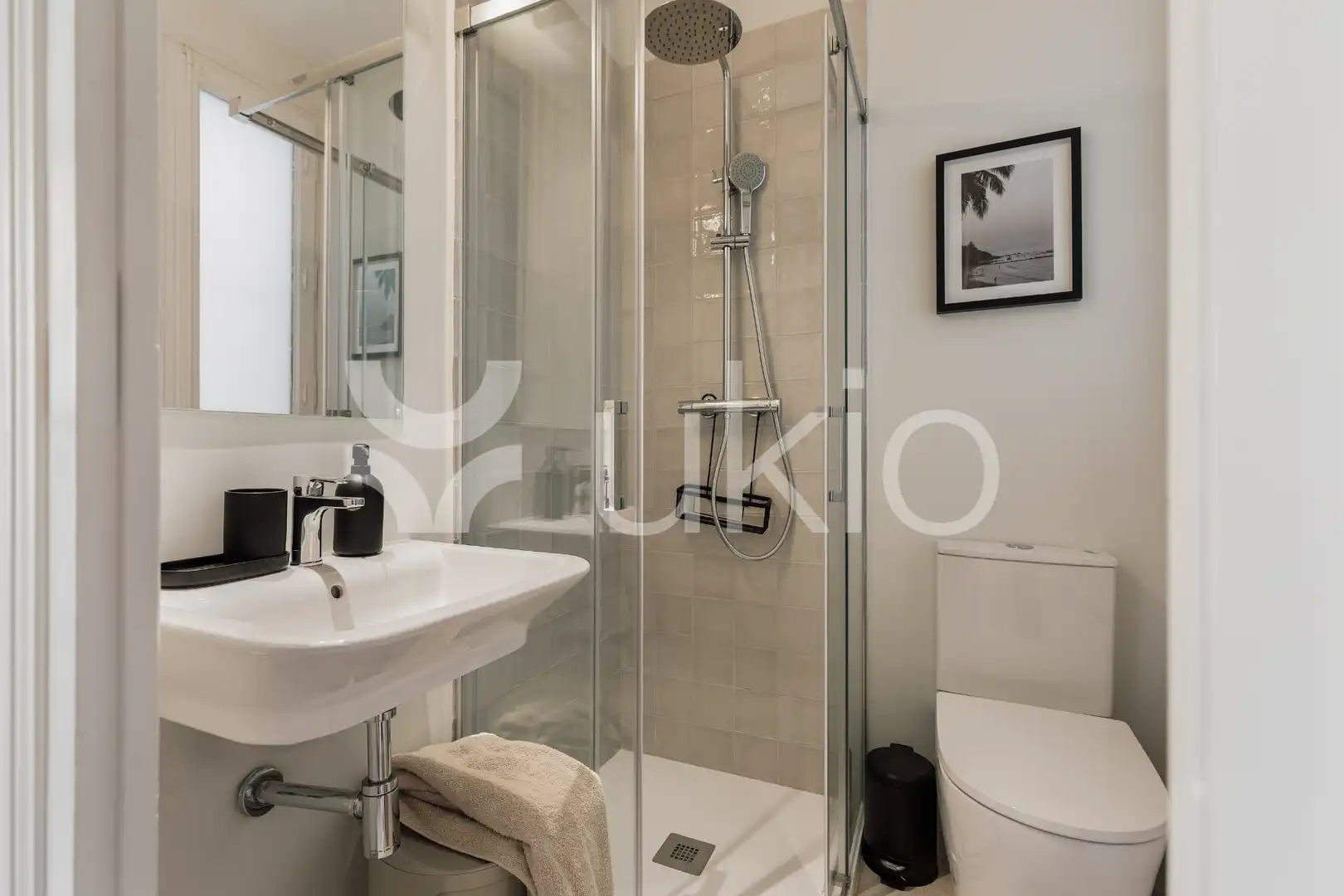Baño de Apartamento de alquiler en Barcelona con Aire acondicionado, Calefacción y Amueblado