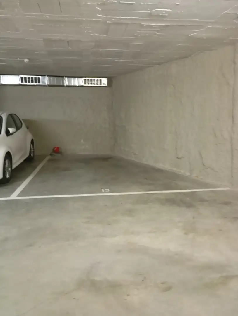 Garaje en venta en Carrer de la Indústria, El Camp de l'Arpa del Clot