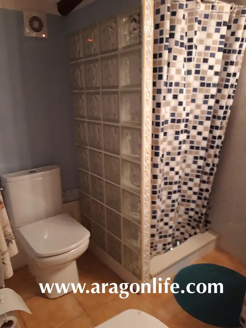 Bathroom of Houses for sale in Maella  with Furnished, Oven and Washing machine