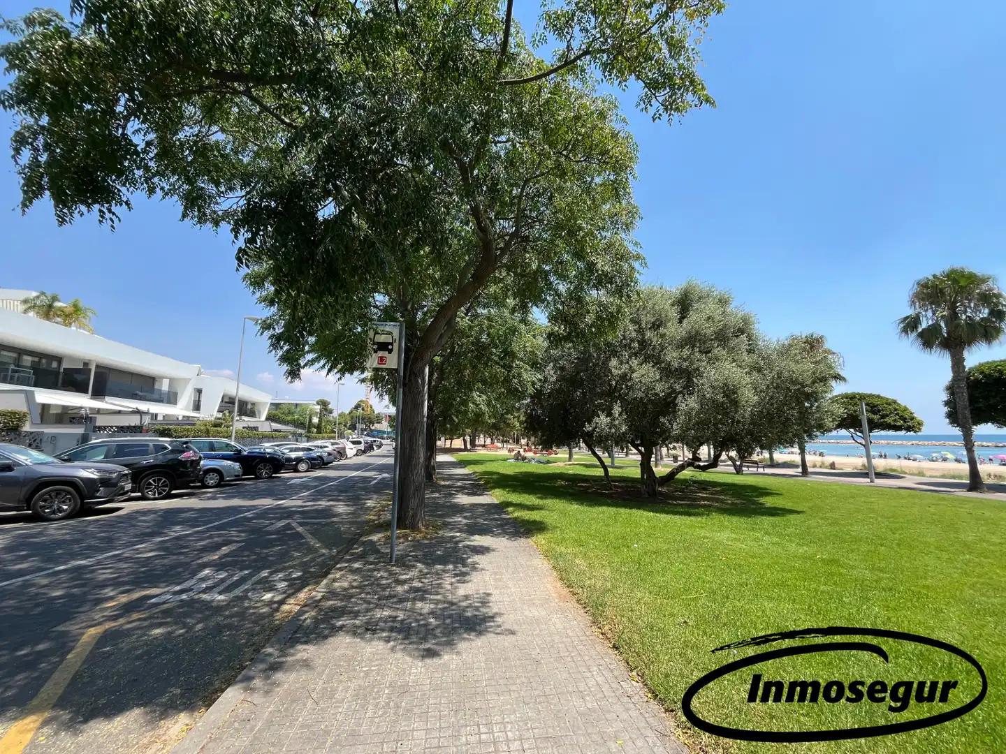 Vista exterior de Casa adosada en venda en Cambrils amb Aire condicionat, Calefacció i Jardí privat