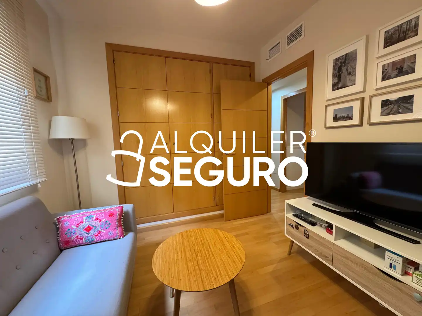 Sala d'estar de Pis de lloguer en Torremolinos amb Aire condicionat, Terrassa i Piscina