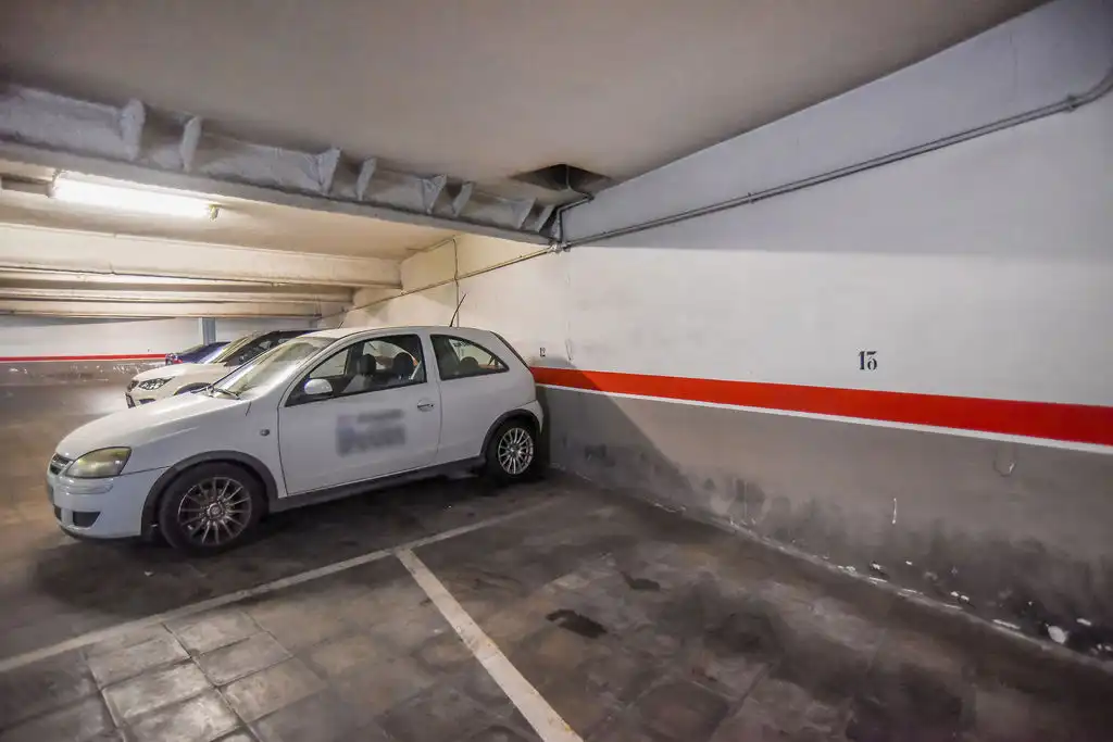 Aparcament de Garatge en venda en Centre - Sant Oleguer