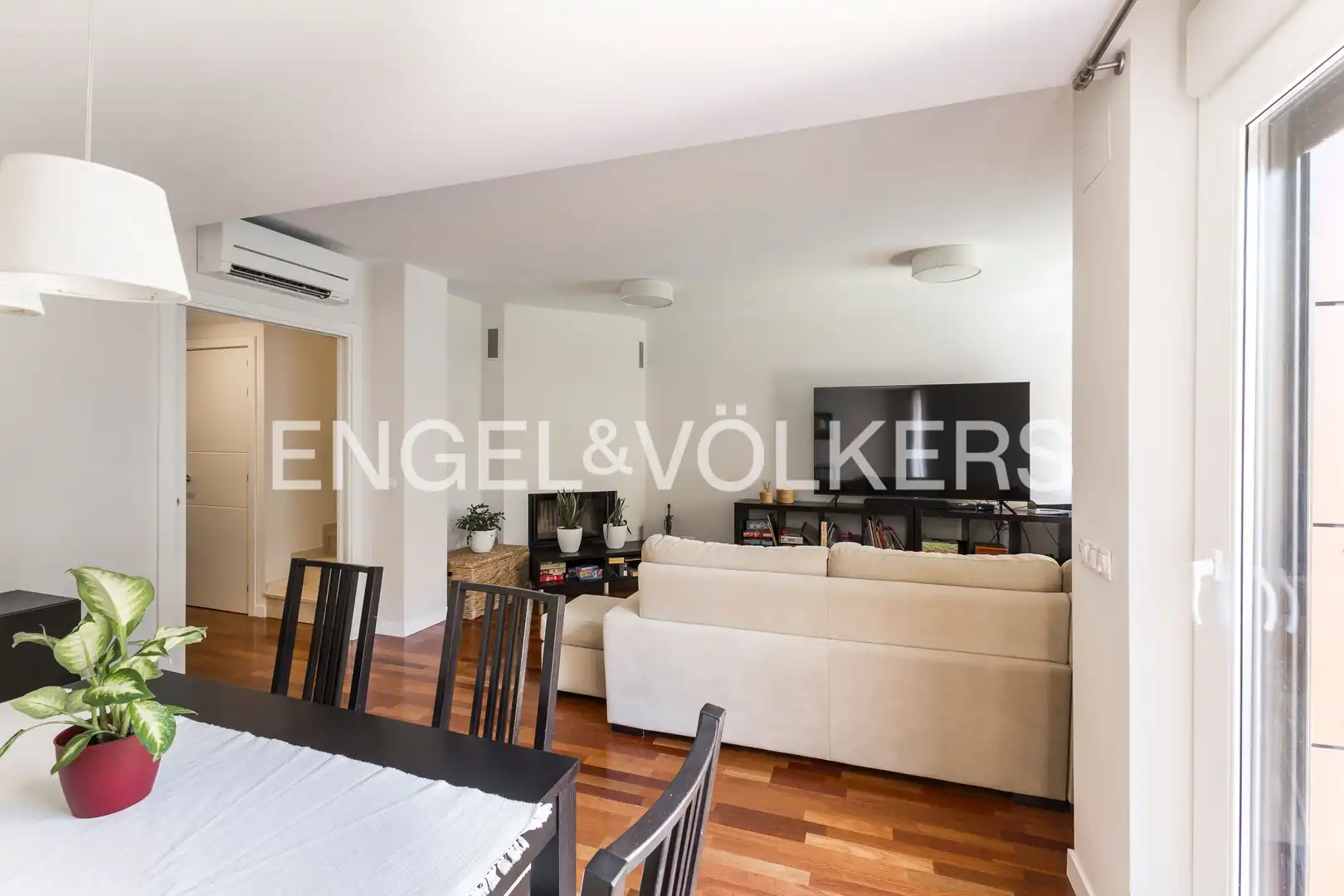 Sala de estar de Casa o chalet en venta en San Agustín del Guadalix con Aire acondicionado, Calefacción y Jardín privado