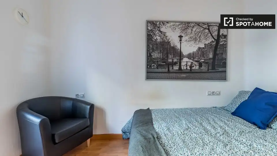Habitación de Piso de alquiler en Valencia con Aire acondicionado, Calefacción y Amueblado