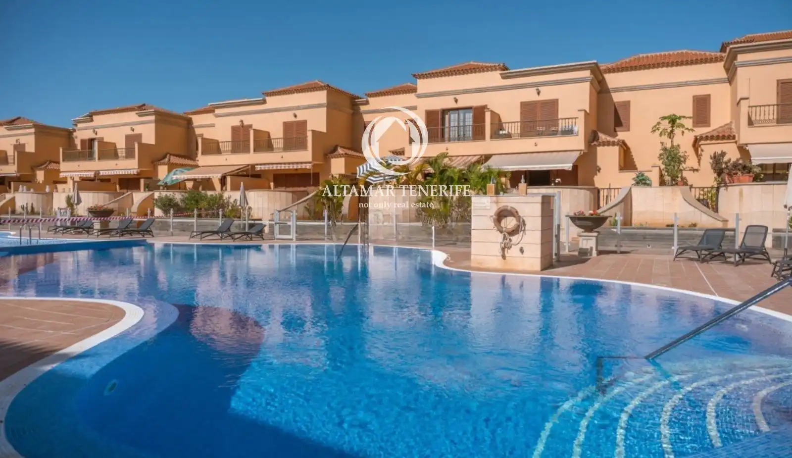 Vista exterior de Casa adosada en venda en Adeje amb Terrassa, Traster i Piscina