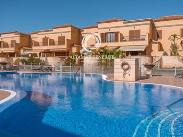 Casa a schiera con piscina in vendita a C. Helsinki