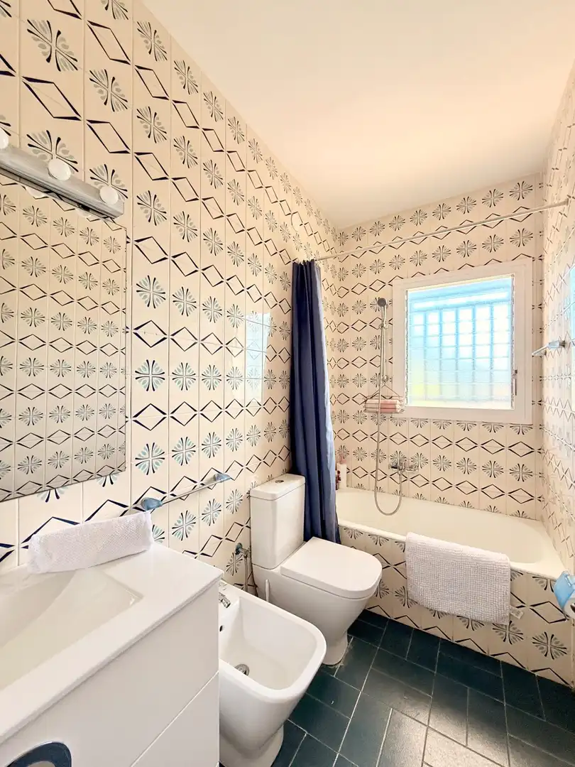 Badezimmer von Haus oder Chalet zum Verkauf in Calafell mit Klimaanlage, Heizung und Privatgarten