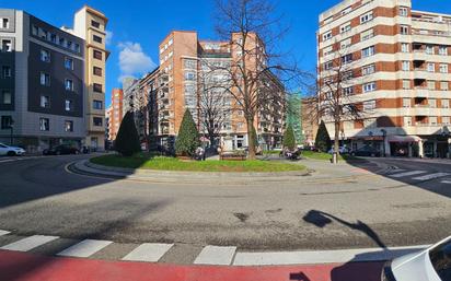 Vista exterior de Pis en venda en Bilbao  amb Calefacció