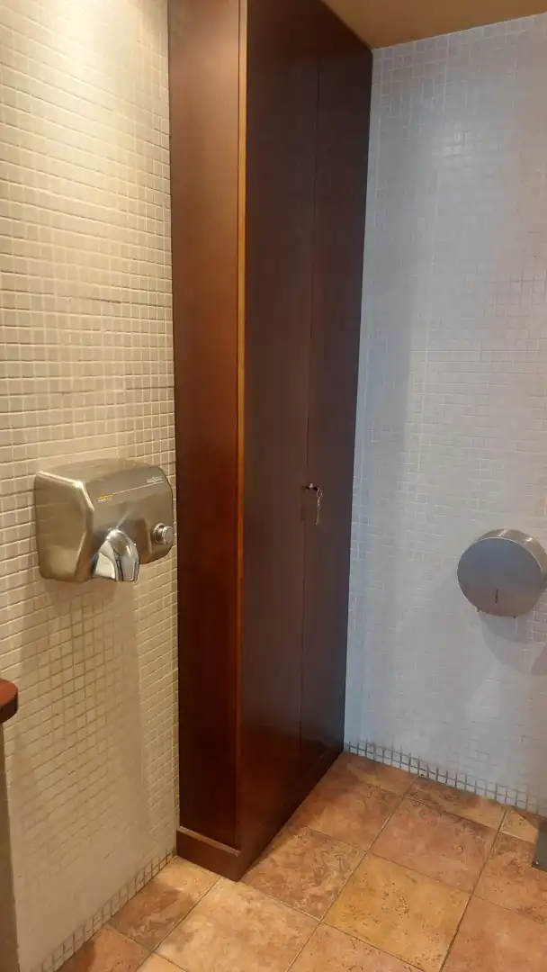 Baño de Local en venta en Sopela con Calefacción y Amueblado