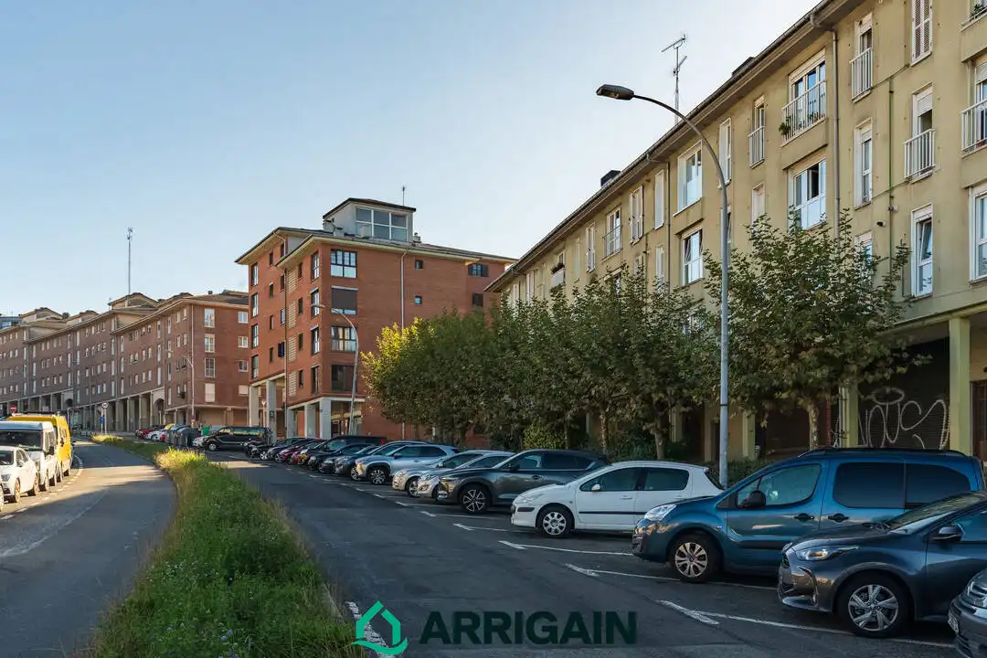 Aparcament de Pis en venda en Donostia - San Sebastián  amb Calefacció, Jardí privat i Traster