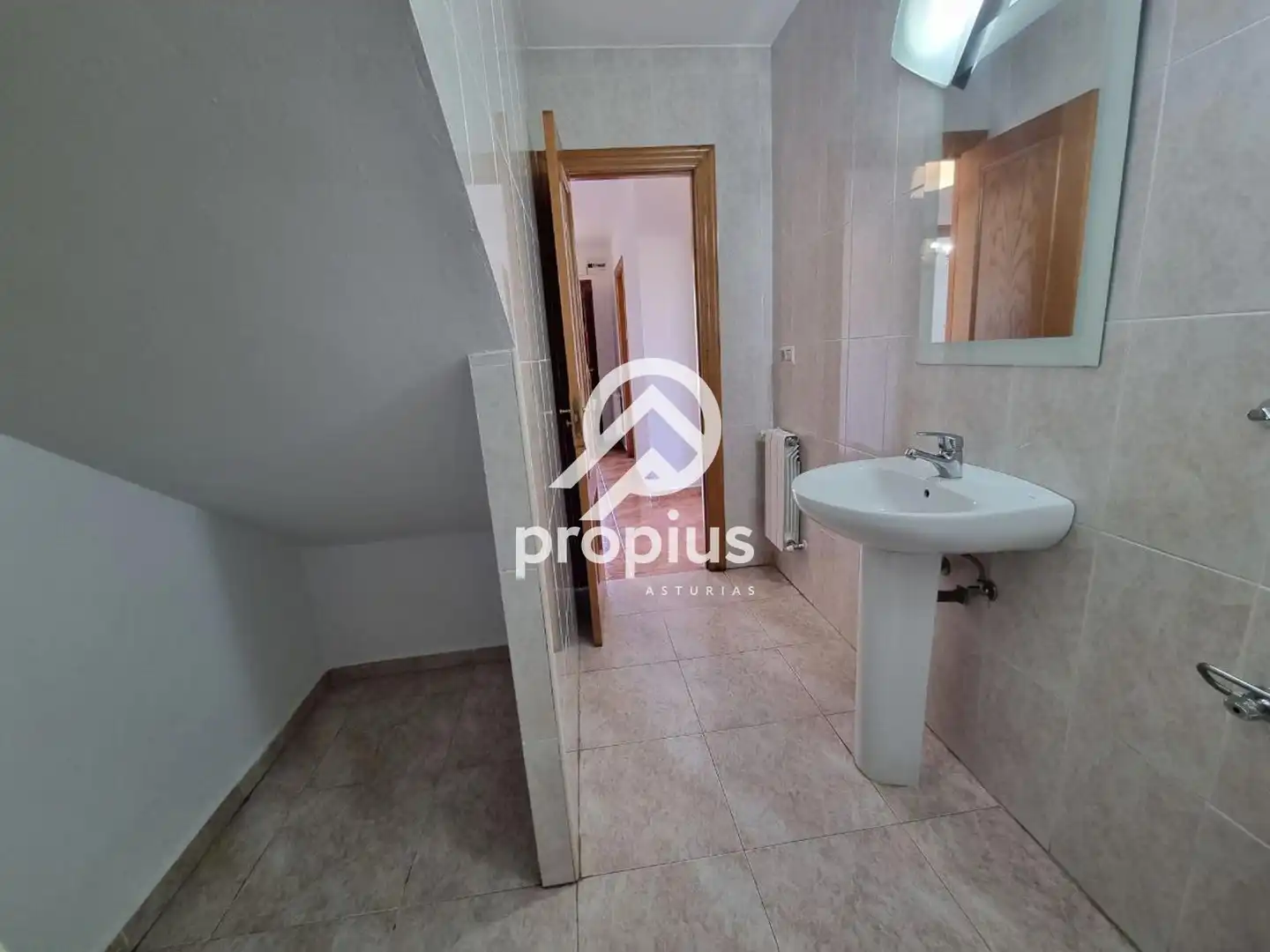 Baño de Casa adosada en venta en Piloña con Calefacción, Jardín privado y Parquet