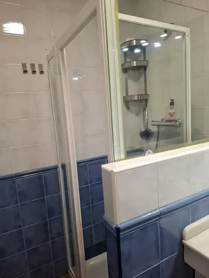 Badezimmer von Maisonette zur Miete in Cáceres Capital mit Klimaanlage
