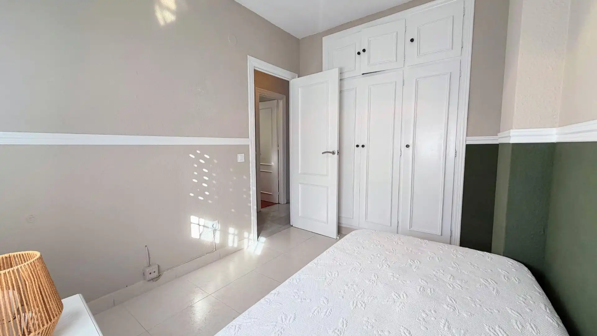 Habitación de Casa adosada en venta en Torremolinos con Terraza, Trastero y Piscina comunitaria