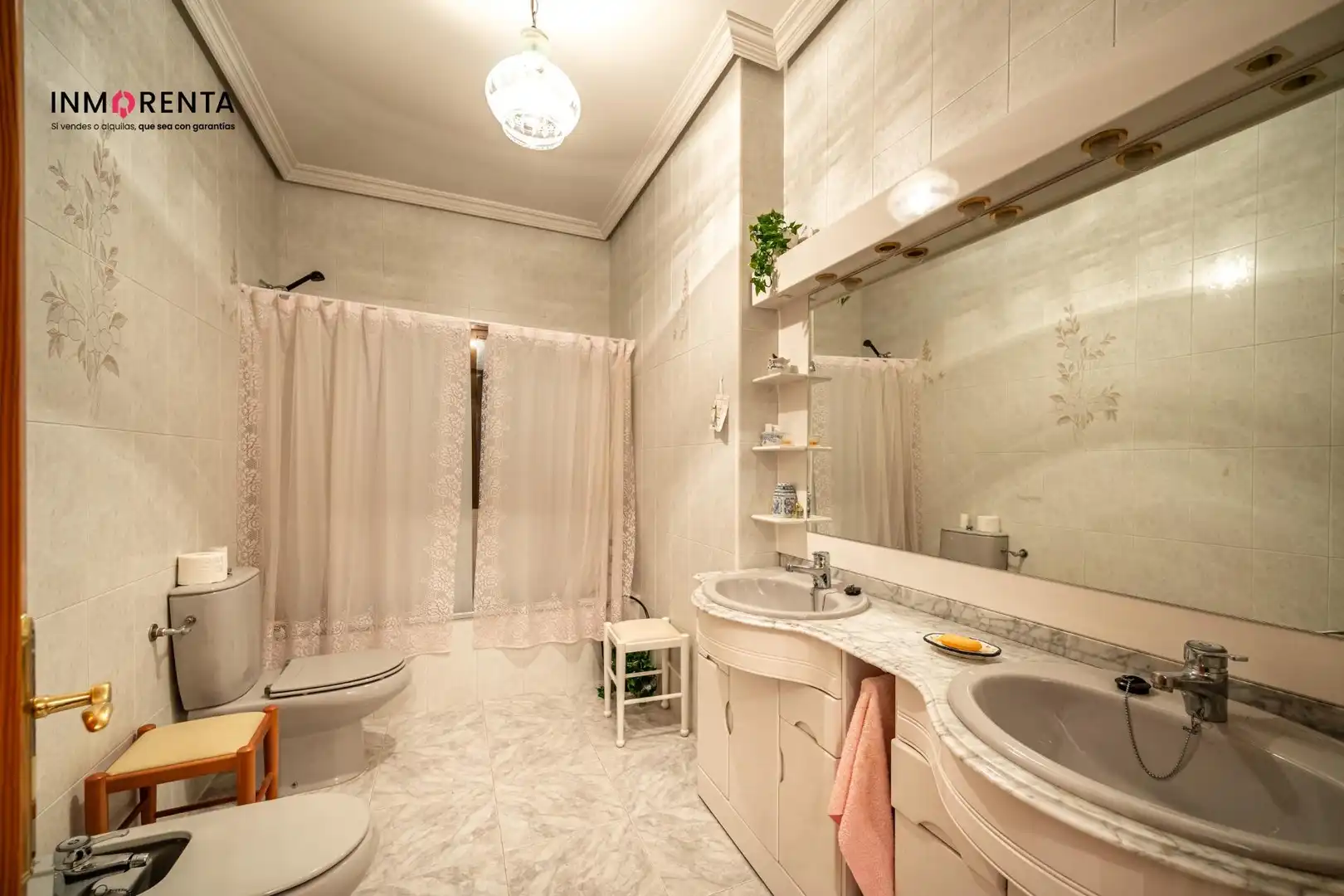 Baño de Casa adosada en venta en La Mata con Calefacción, Terraza y Amueblado