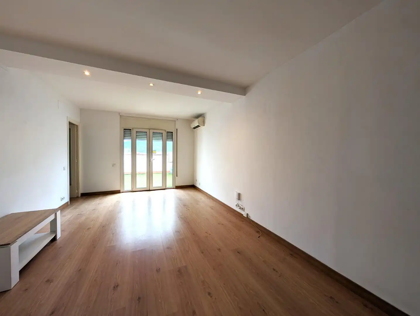 Sala de estar de Dúplex en venta en Sant Vicenç Dels Horts con Aire acondicionado, Calefacción y Terraza