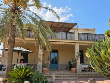 Maison rustique avec balcon à vendre à Elche ciudad