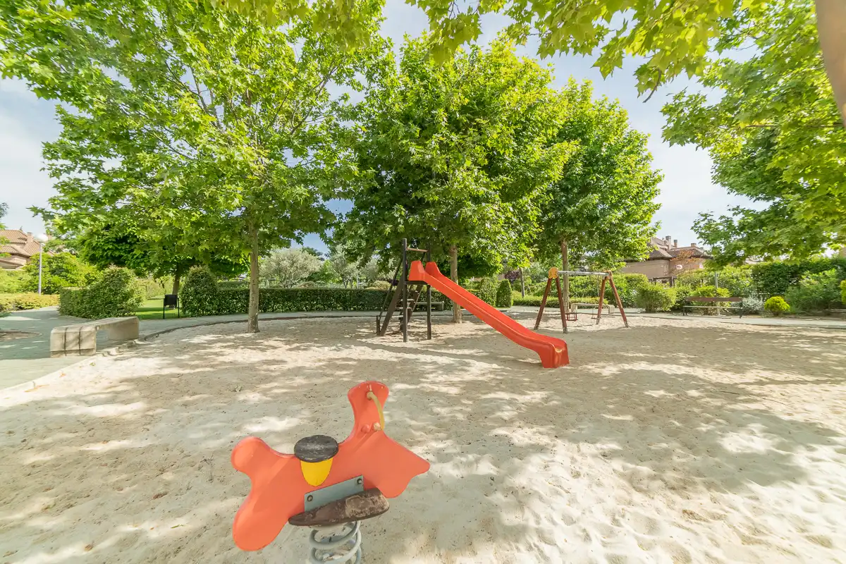 Jardín de Casa adosada en venta en Majadahonda con Aire acondicionado, Calefacción y Jardín privado