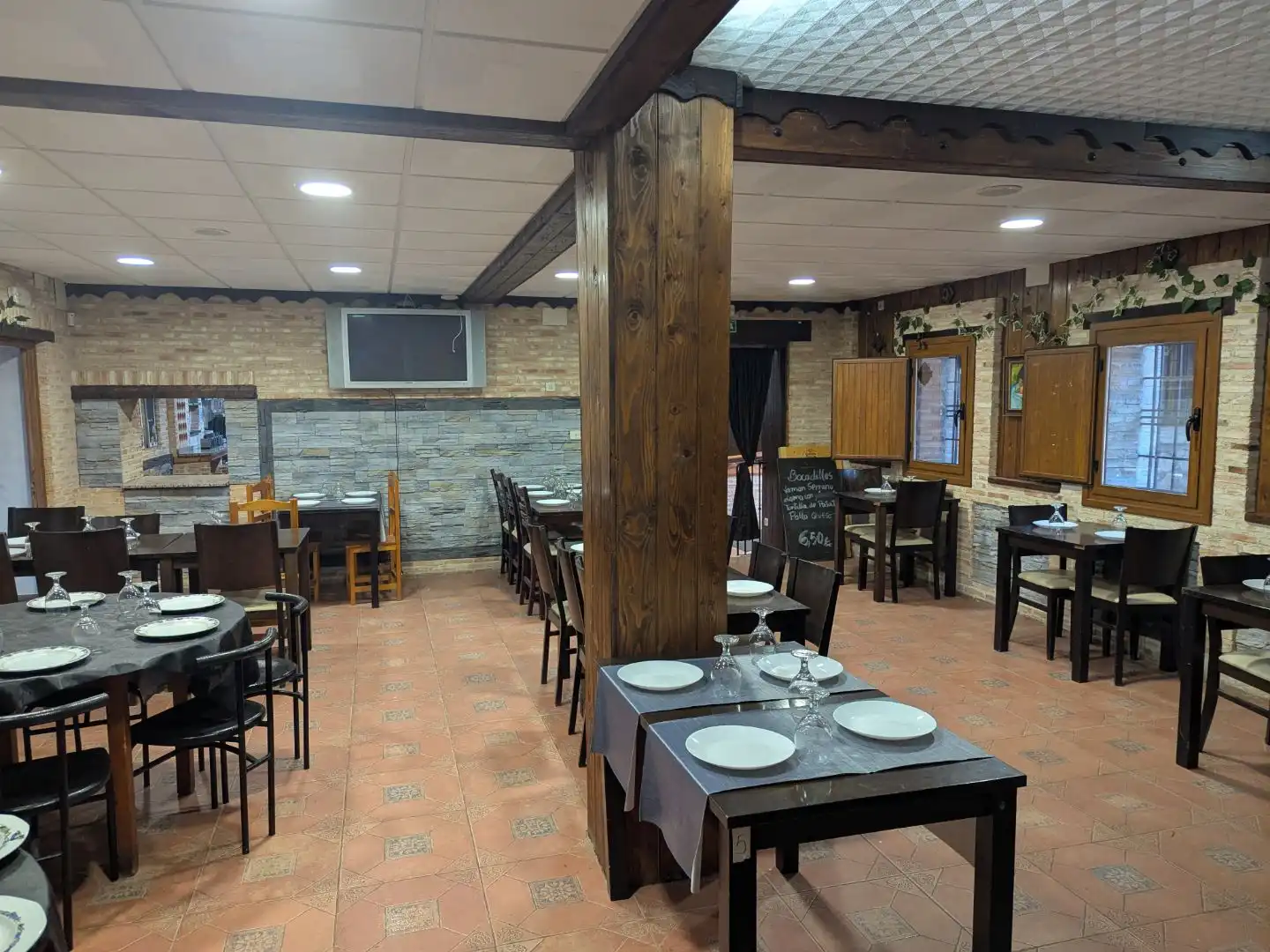 Local de alquiler en Hontoba, Guadalajara