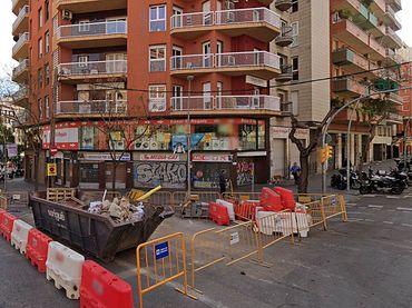 Locale commerciale in affitto a Travessera de Gràcia 398