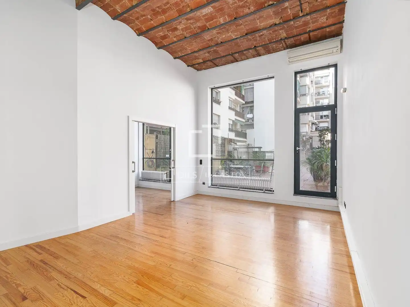 Exterior view of Flat for sale in Barcelona  with Air Conditioner, Terrace and Storage room