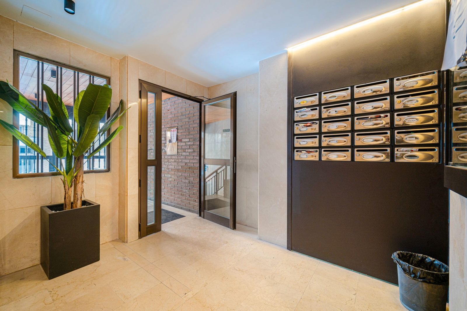 Study to rent in  Madrid Capital  with Air Conditioner, Parquet flooring and Terrace