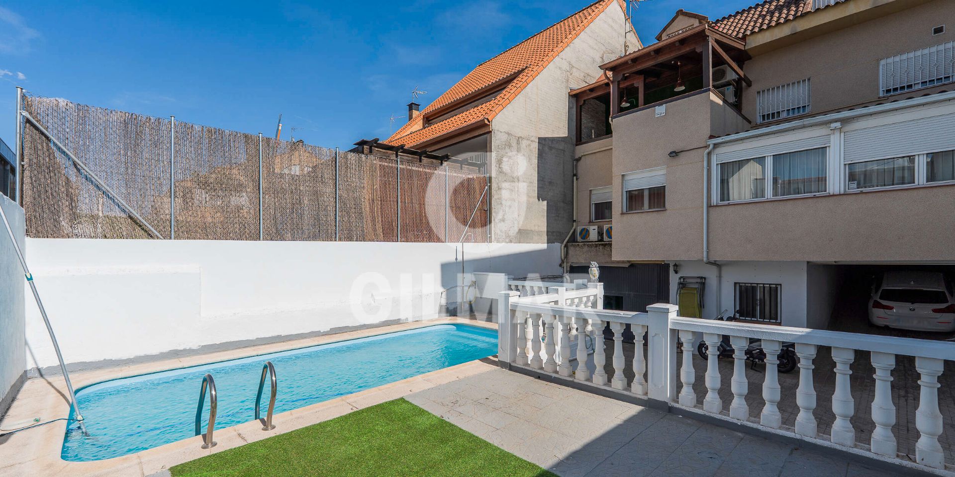 Piscina de Dúplex en venda en  Madrid Capital amb Aire condicionat, Calefacció i Jardí privat